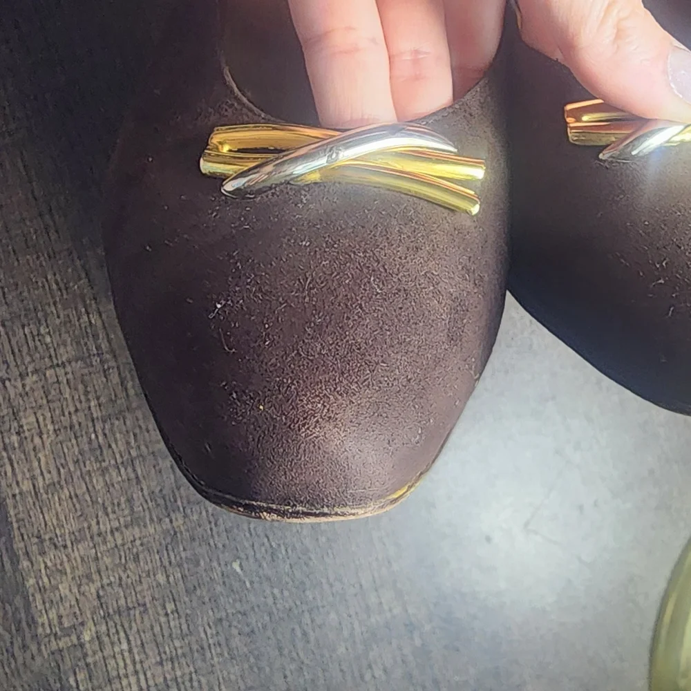 Ferrara‎ Women's Brown Suede Pumps with Gold Accent, Size 8.5, Made In Italy.
